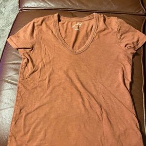 V-neck rust t-shirt University Thread Goods XS